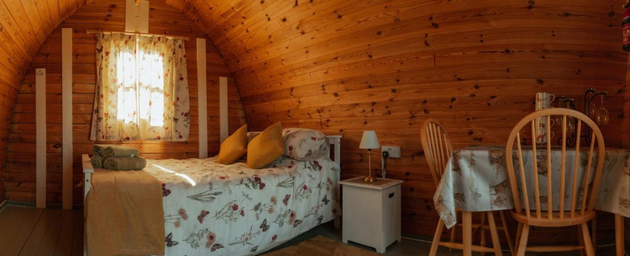 Glamping In Wiltshire The Green Knoll Is A Charm チッペナム エクステリア 写真