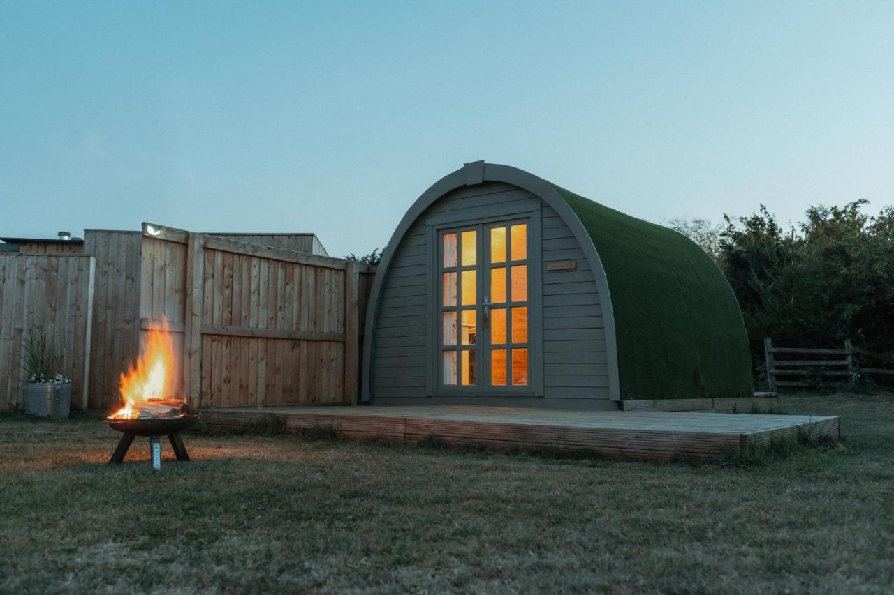 Glamping In Wiltshire The Green Knoll Is A Charm チッペナム エクステリア 写真