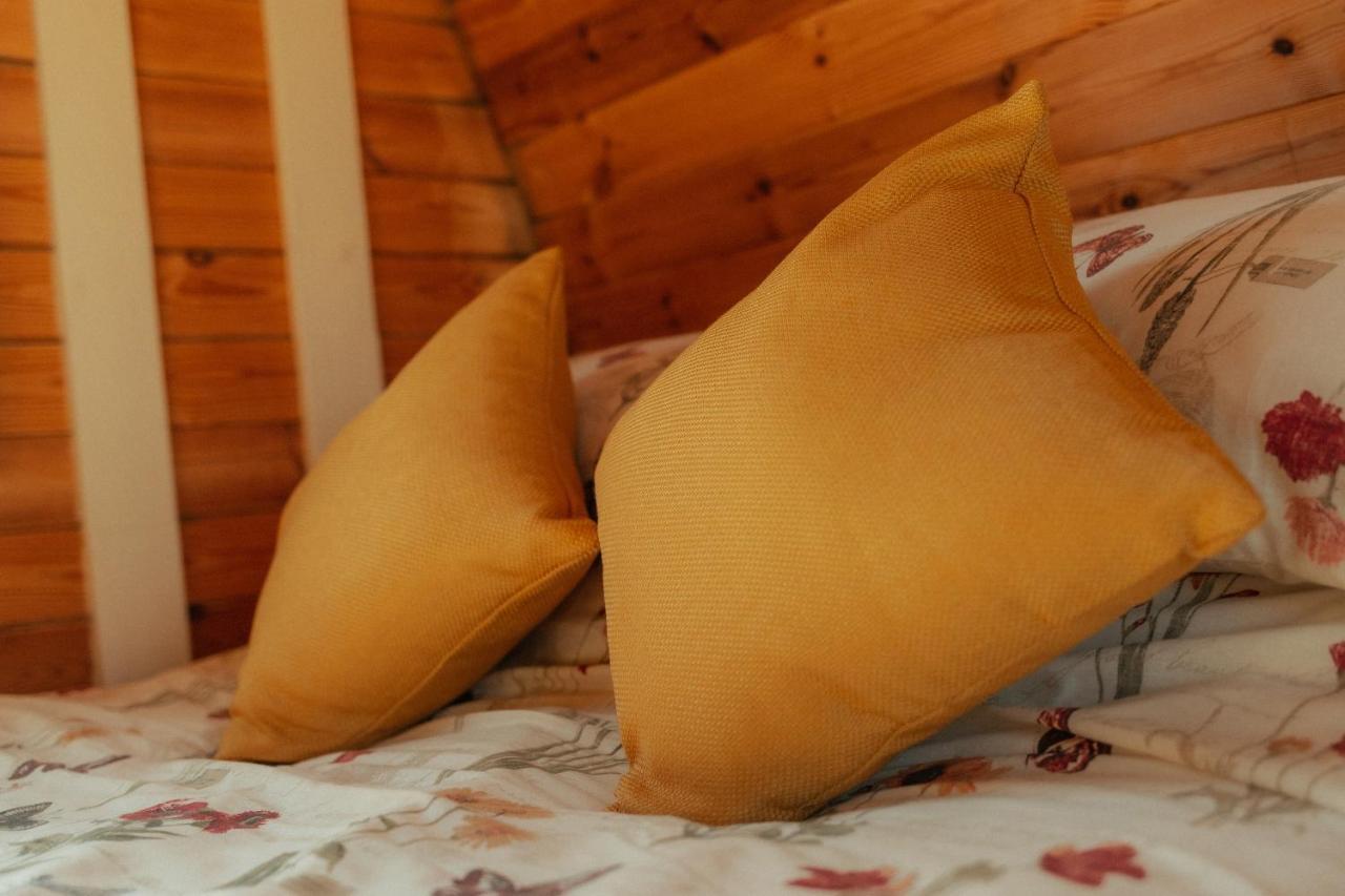 Glamping In Wiltshire The Green Knoll Is A Charm チッペナム エクステリア 写真