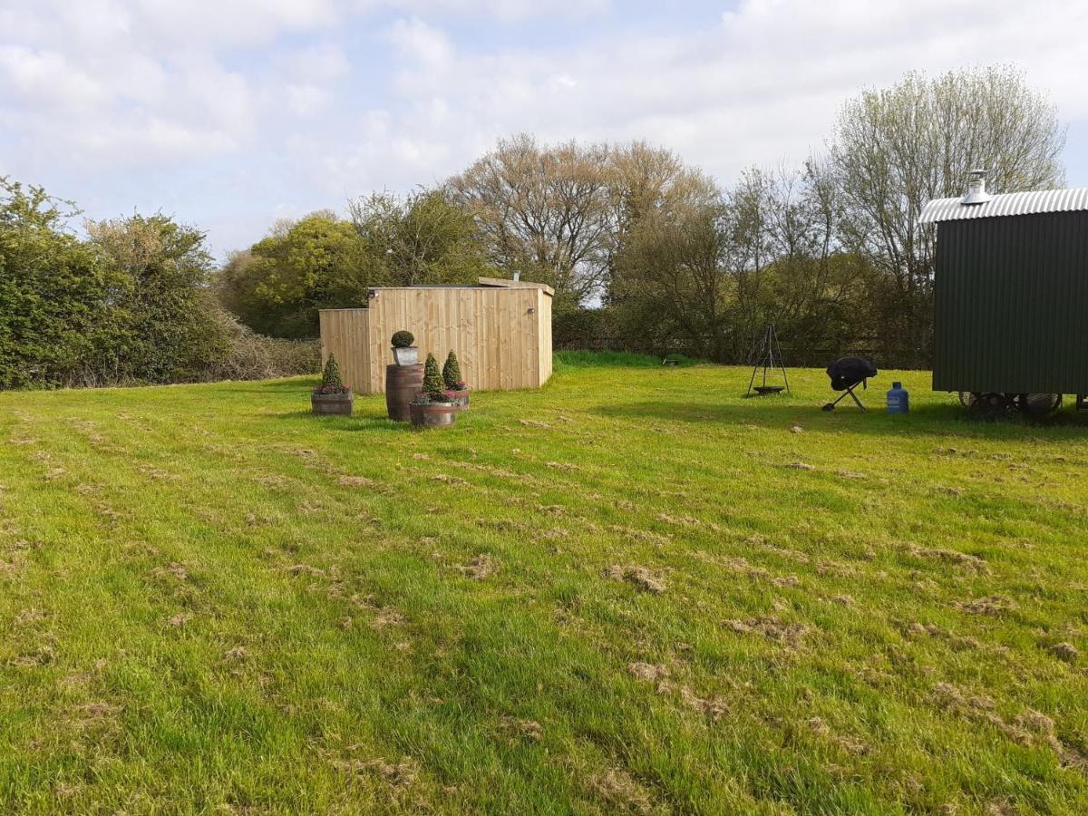 Glamping In Wiltshire The Green Knoll Is A Charm チッペナム エクステリア 写真